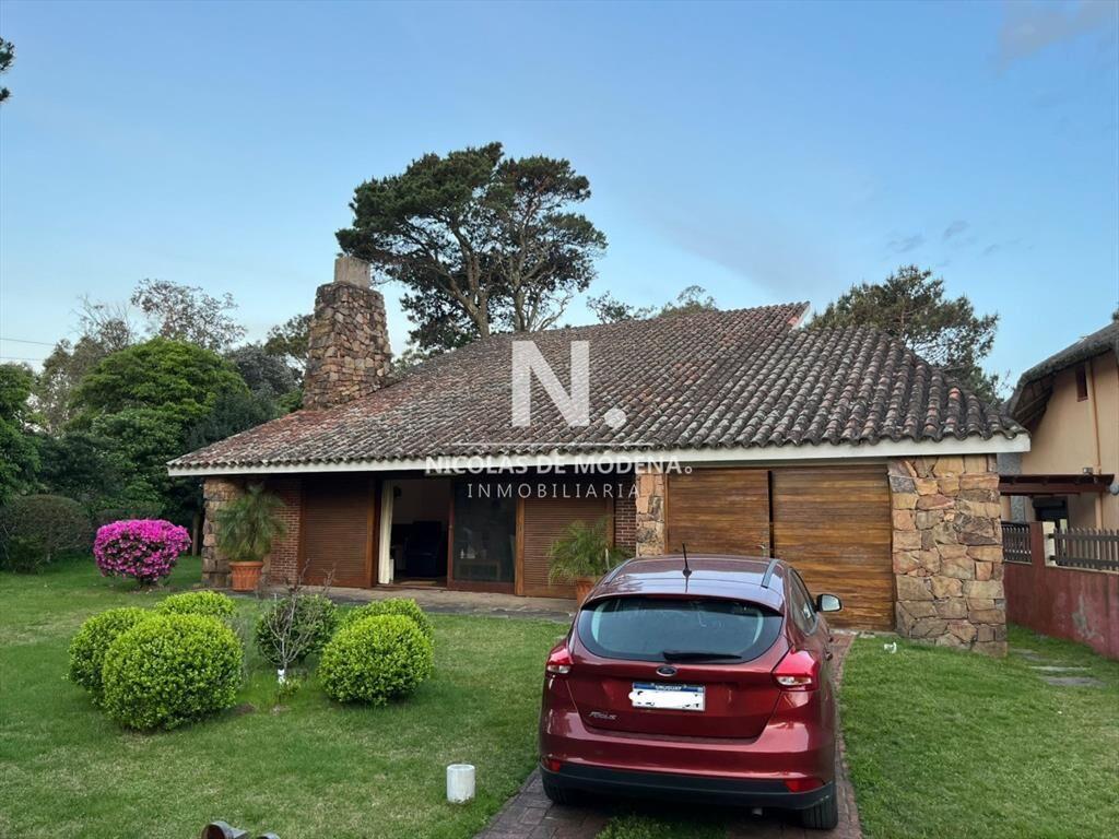 Vende casa de 3 dormitorios en Pinares, Punta del
