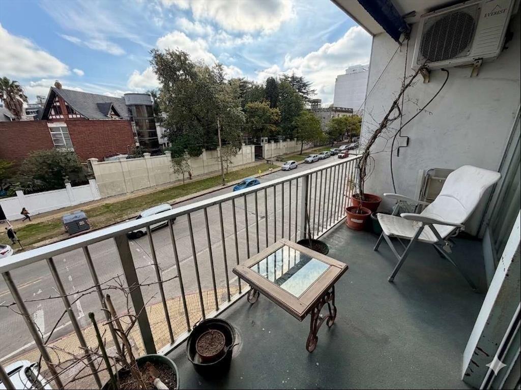 Venta apartamento 3 dormitorios, estar, servicio, amplio,
