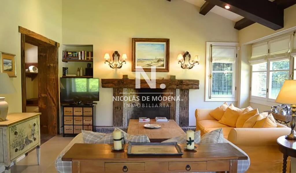 Impecable casa en venta comodo e iluminada.