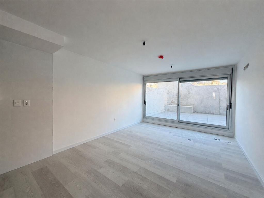 Venta apartamento 1 dormitorio con patio en Cordón a estren