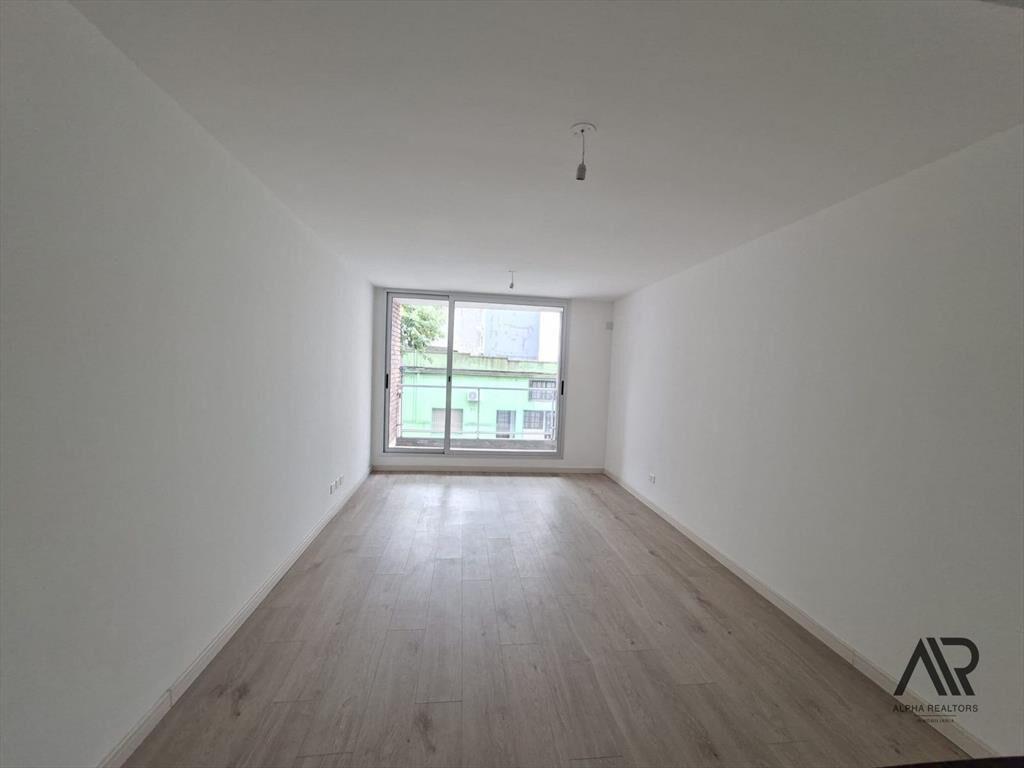 Venta Apartamento De 2 Dormitorios En Tres Cruces