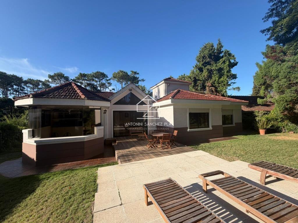 Casa en Alquiler anual Punta del este 3 dormitorios San Raf