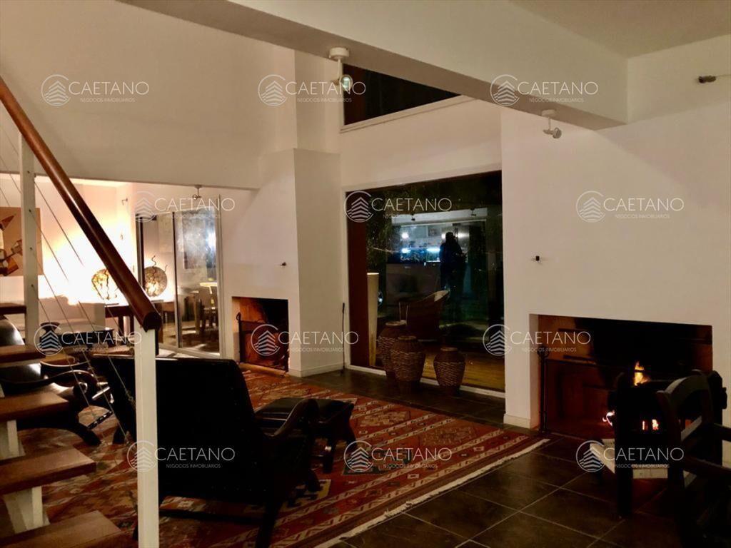 Casa 5 dormitorios en alquiler temporal Montoya,