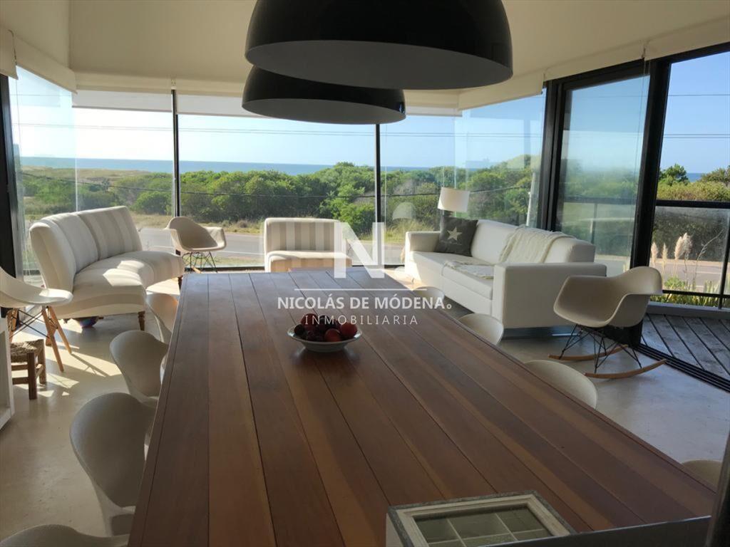 Espectacular casa frente al mar
