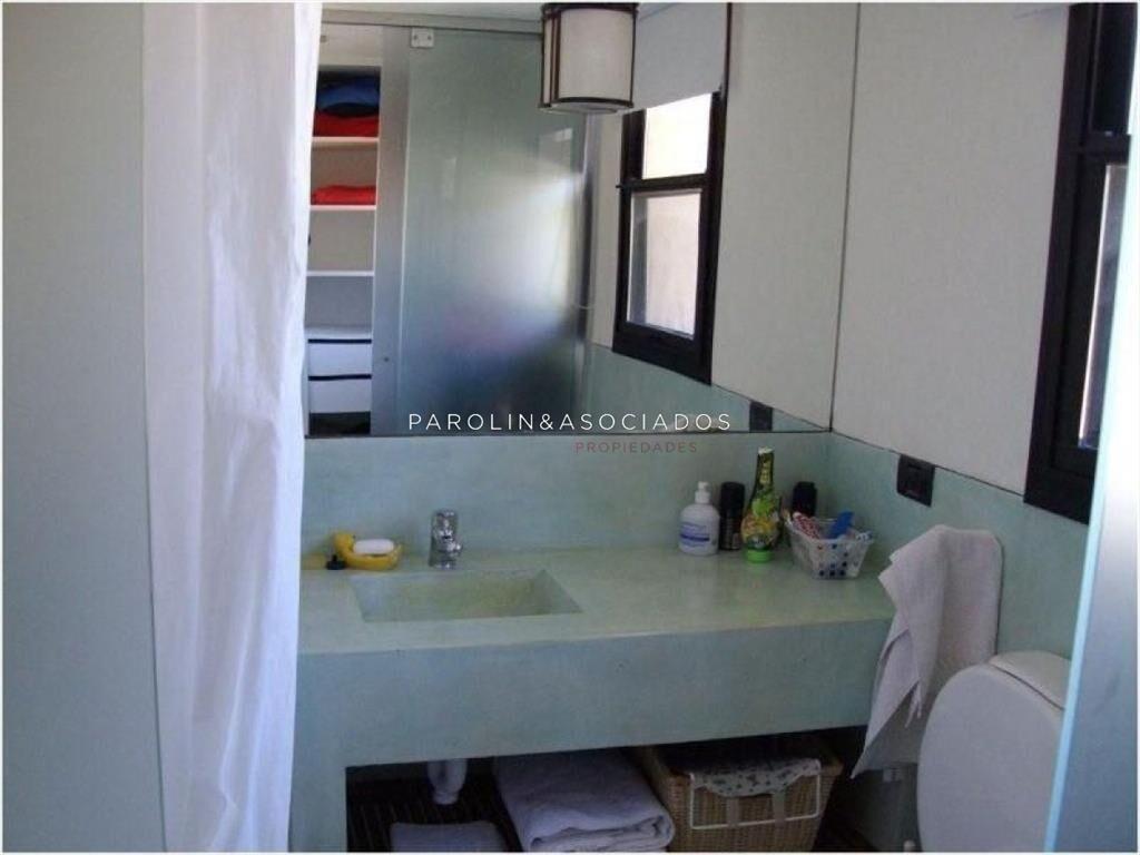 Moderna casa en venta de 3 dormitorios en Punta