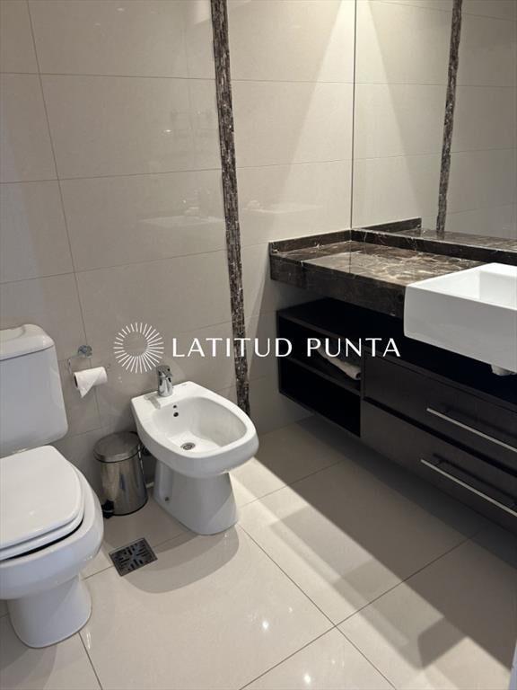 Crucero, apartamento de 3 dormitorios en primera