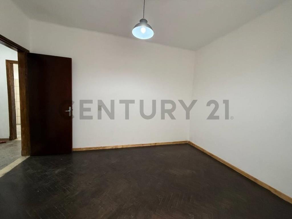 Alquilado en $ 28.500 - 2 dormitorios-2 patios- GC bajos-...