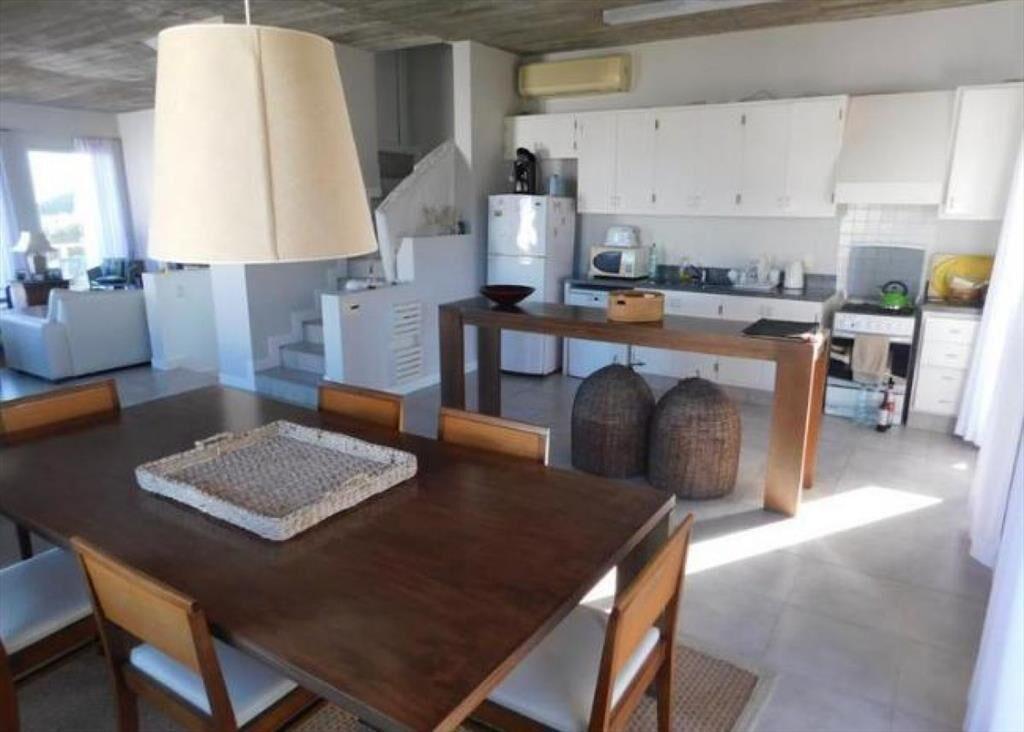 CASA EN VENTA DE 3 DORMITORIOS EN LA BARRA