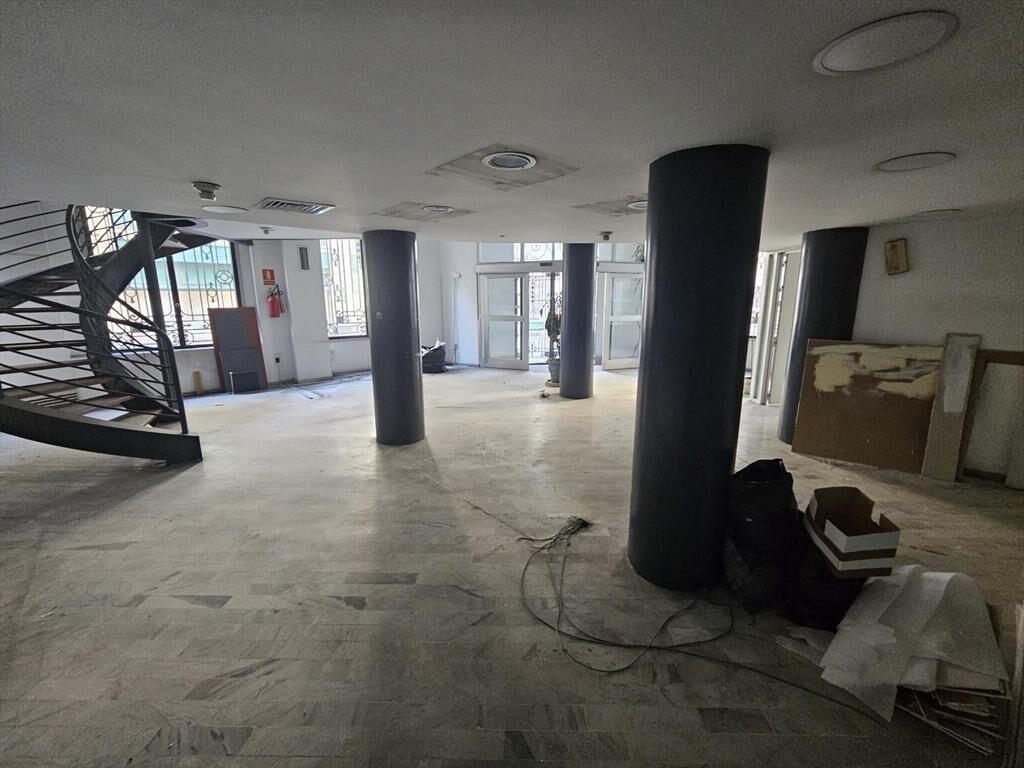 25 de mayo y Zabala, gran esquina, 27 mts de frente, 245 m2