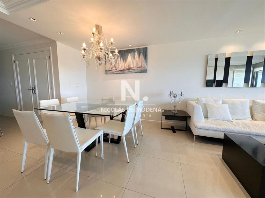 Apartamento en venta de 3 dormitorios en edificio