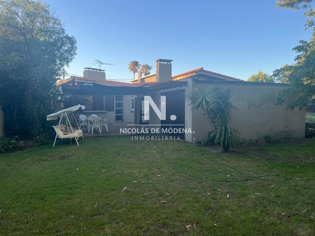 En venta casa amplia de 3 dormitorios en Playa