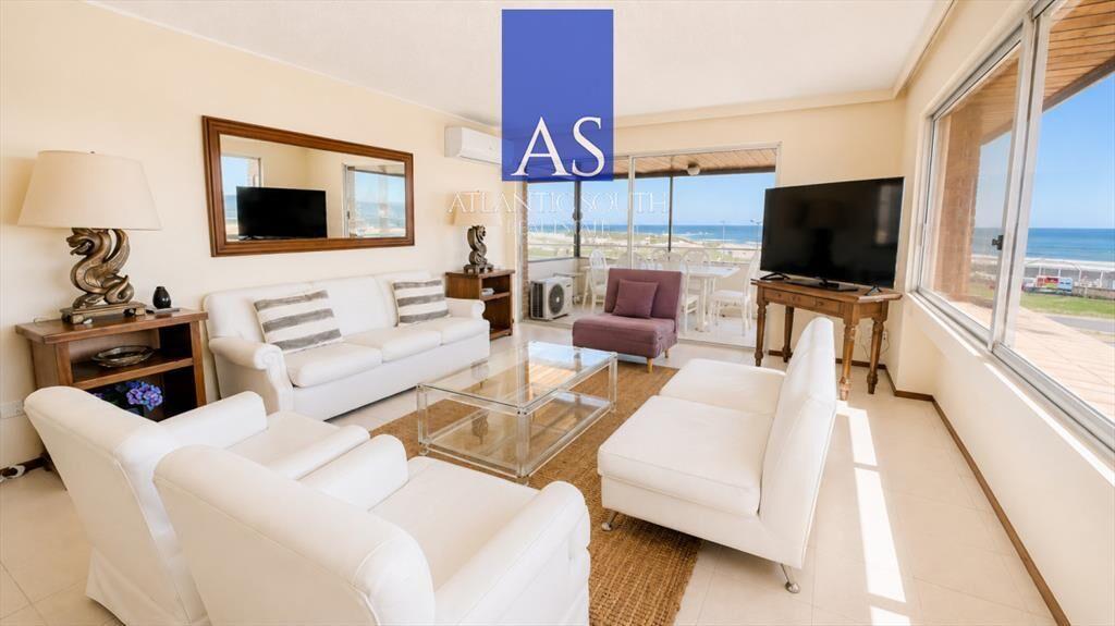 Apartamento esquinero frente al mar Punta del