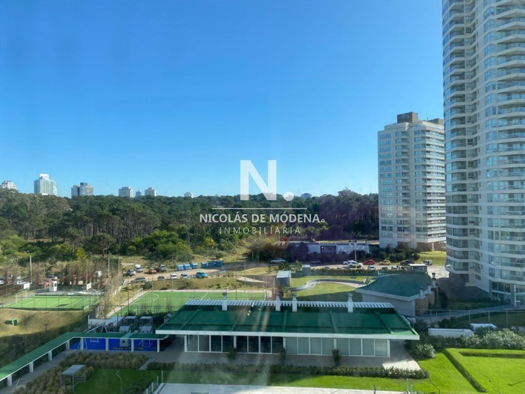 Vende departamento en Brava Punta del Este de 3