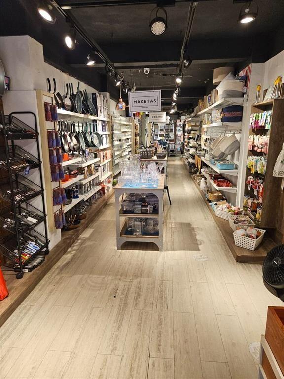 18 y Constituyente, 5 mts de frente, 140 m2 de salón, listo