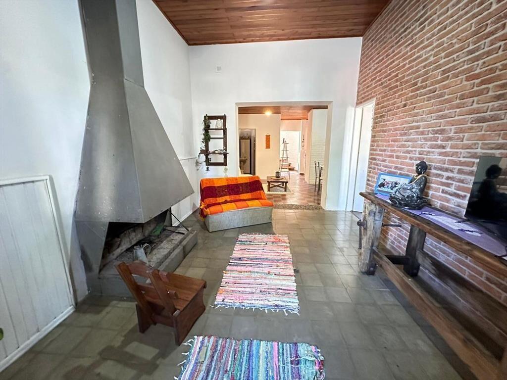 CASA EN ALQUILER – 3 DORMITORIOS, GARAGE Y PATIO