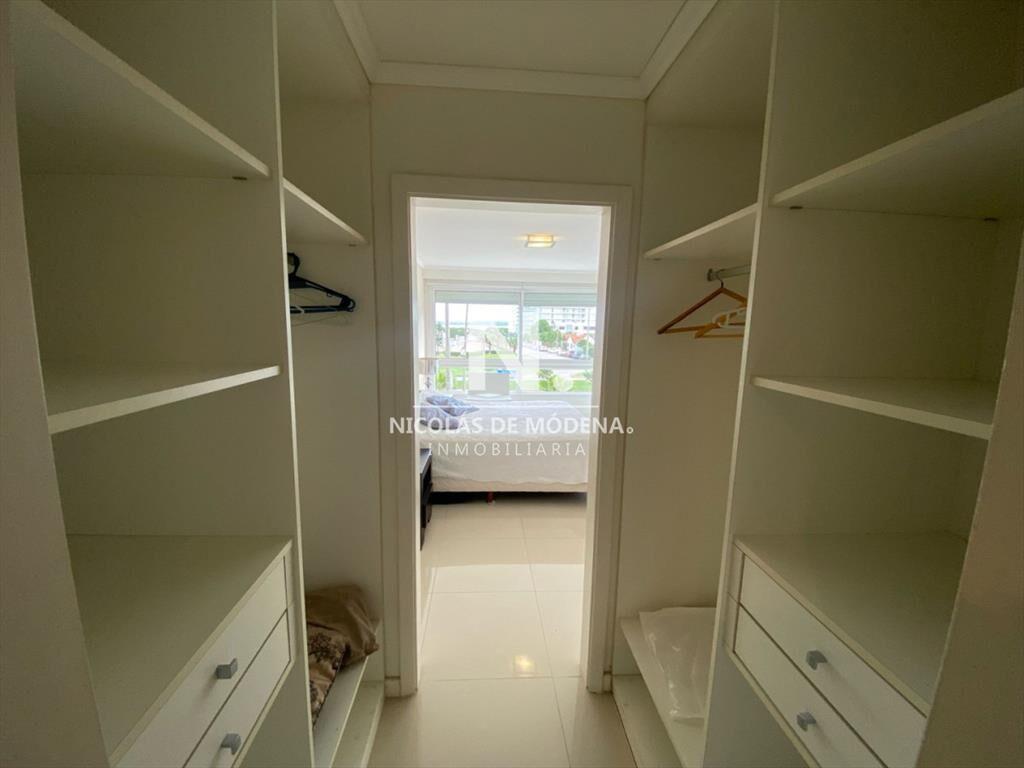 Apartamento de 3 dormitorios en Venta en Playa -