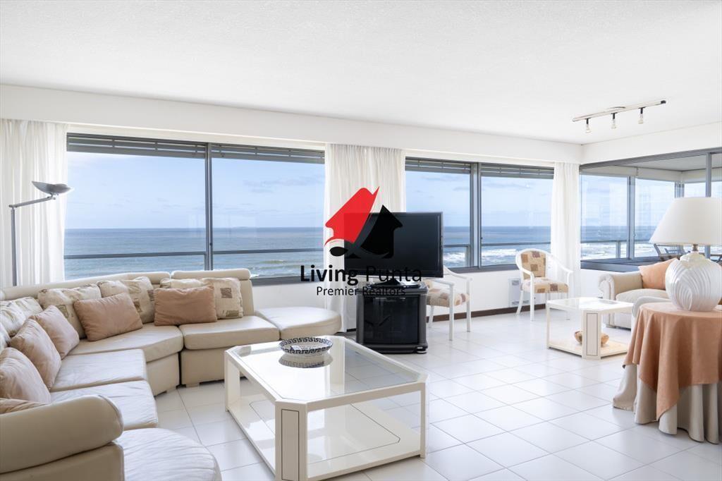 Venta de apartamento de 3 dormitorios y dep. de