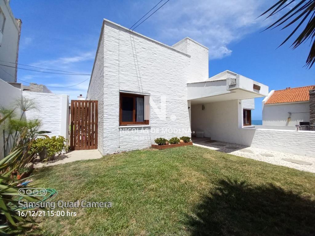 Vende casa en excelente estado, reciclada. De 6