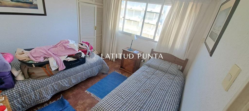 Mansa, apartamento de dos dormitorios en primera