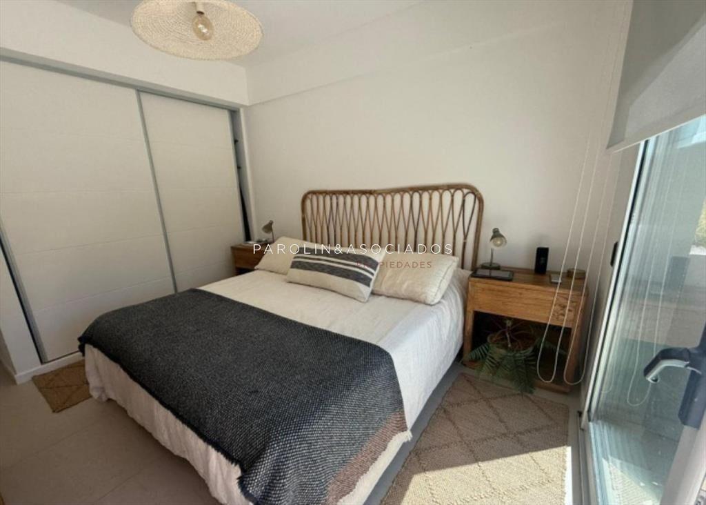 Departamento  en Venta de 3 Dormitorios de la al