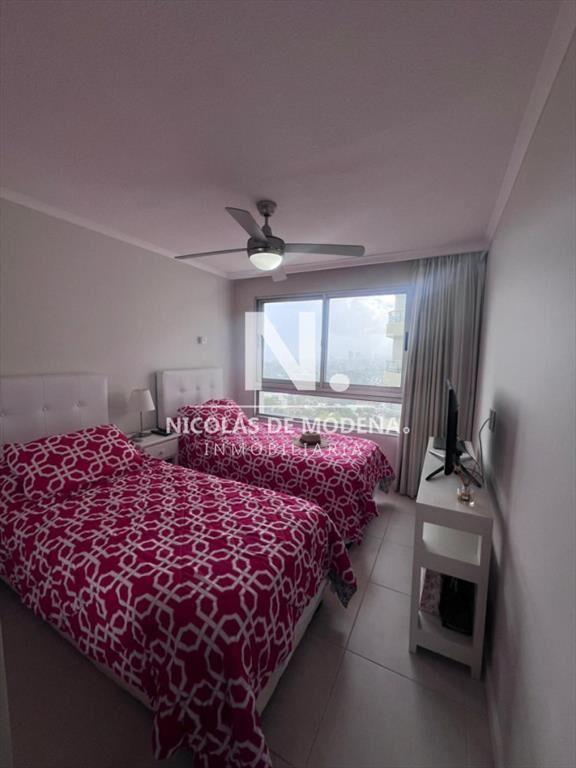 En venta apartamento de 3 dormitorios en suite en