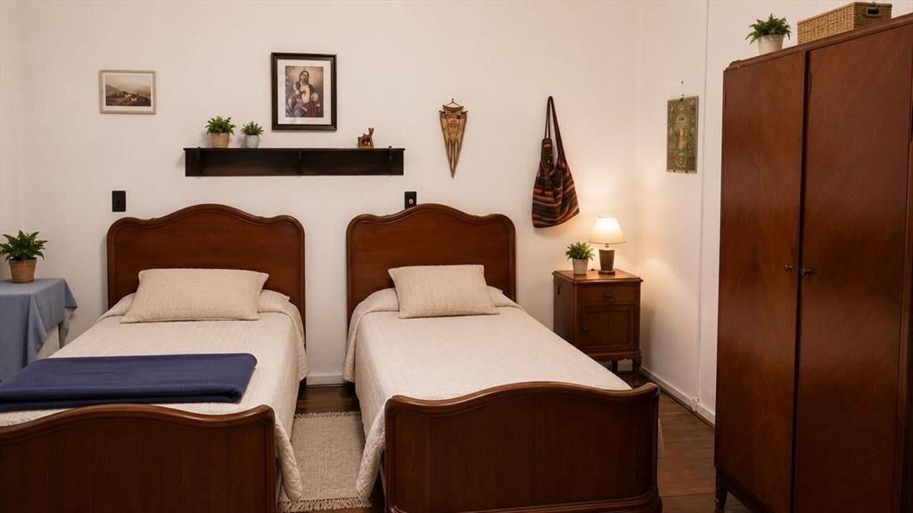 Casa céntrica gran terreno, ideal para desarrollo