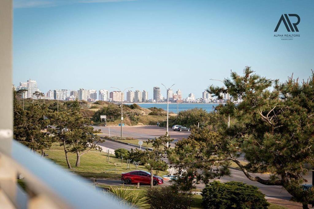 Apartamento en alquiler temporario c/ cochera en Playa Mansa