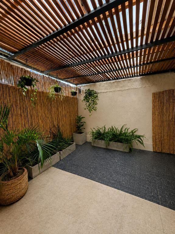 VENTA CASA 5 DORMITORIOS CON JARDIN EN PUNTA GORDA