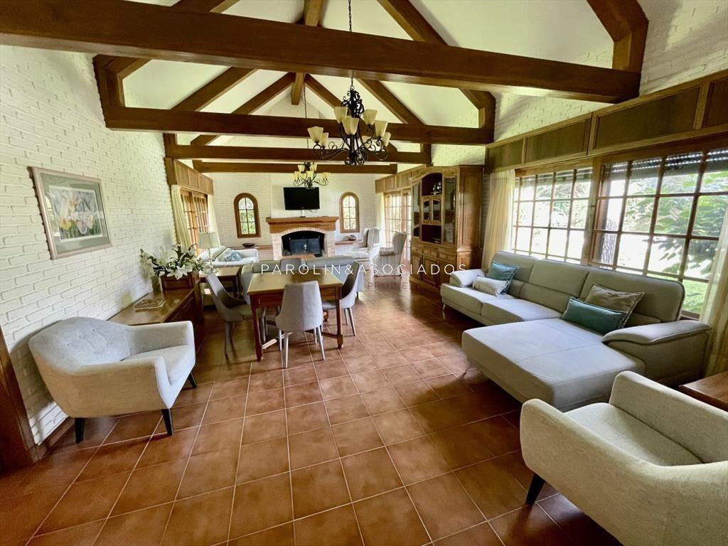 Excelente casa en Paradas
