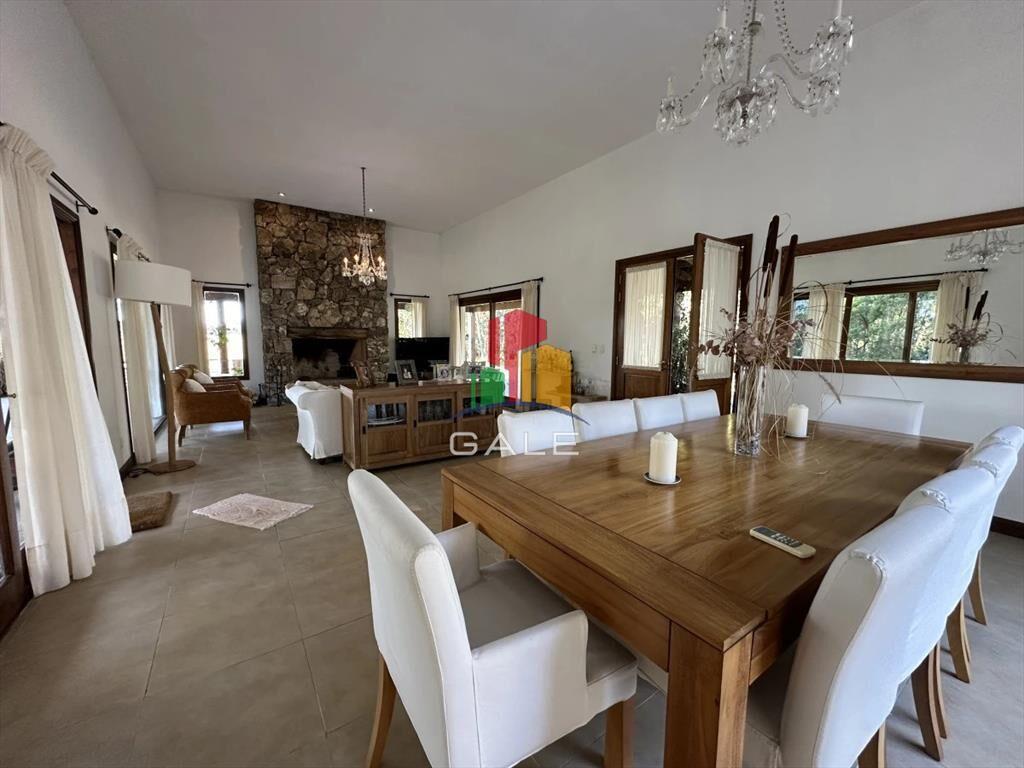 Venta casa en barrio semi cerrado Las Silvias,