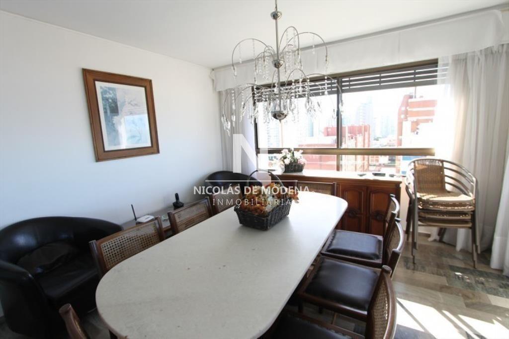 En venta Apartamento de 3 dormitorios en Center