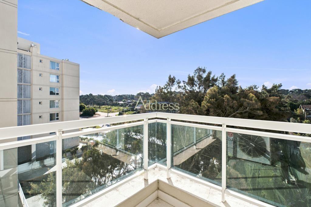 Venta Apartamento Frente al Maren Playa Mansa, 2 suites y P