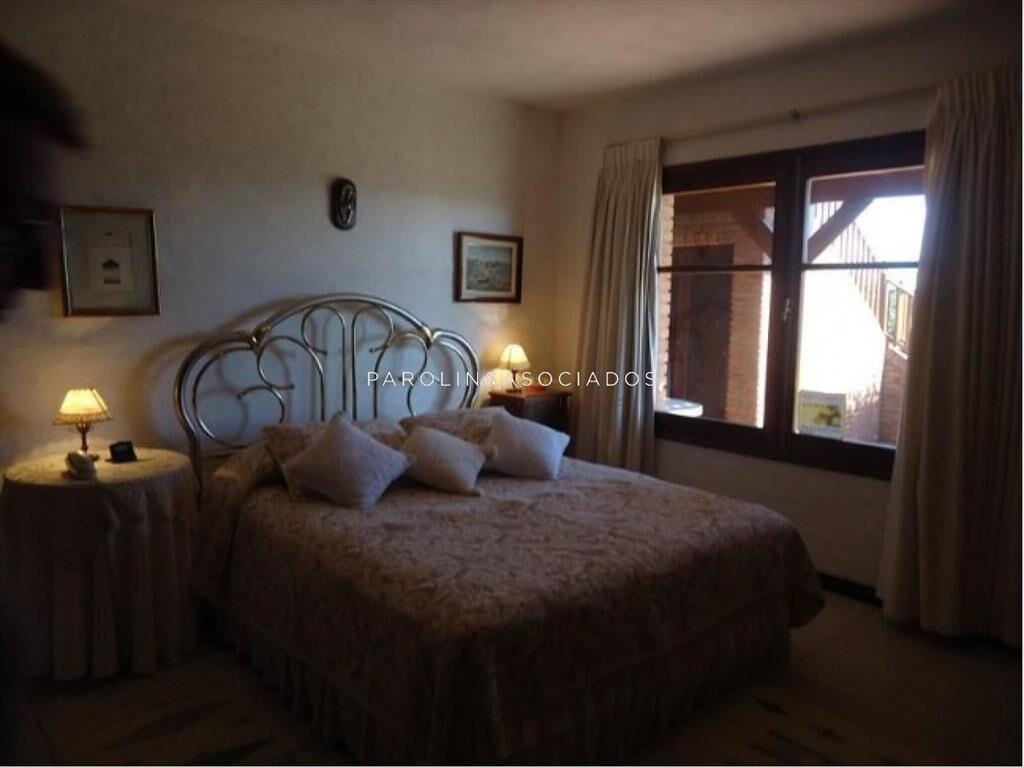 Venta de hermosa casa de 4 dormitorios en Punta Ballena