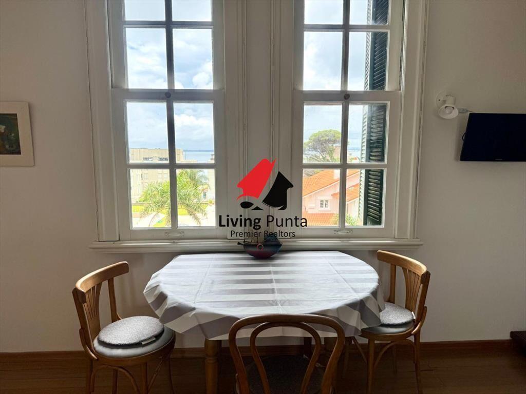 Apartamento de diseño en venta en un clásico de Punta del
