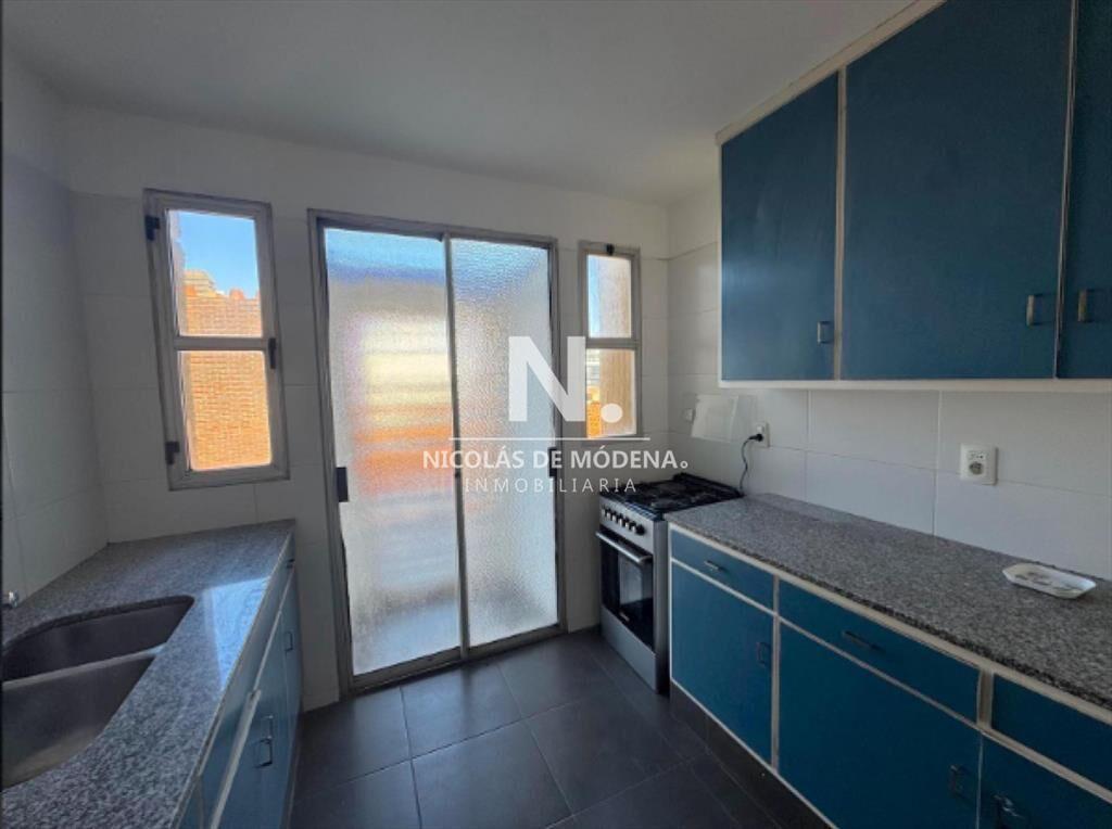 En venta impecable apartamento de 3 dormitorios con Balcon,