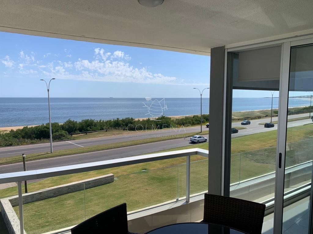 Apartamento con muy buena vista primera linea al