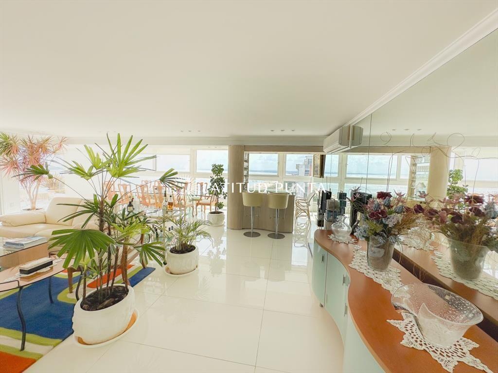 Mansa, pent house sobre primera linea