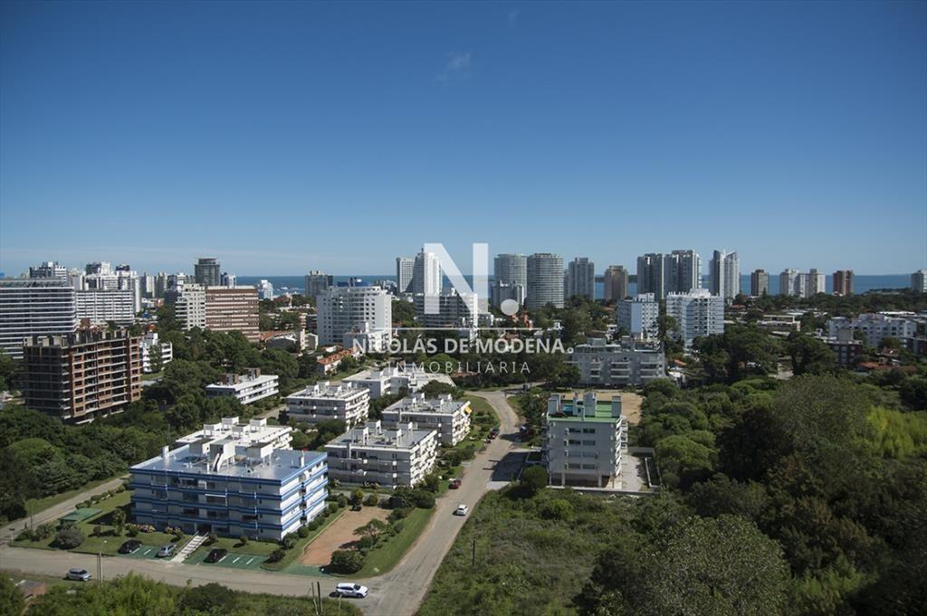 Penthouse en Punta del Este, playa brava 4 dormitorios