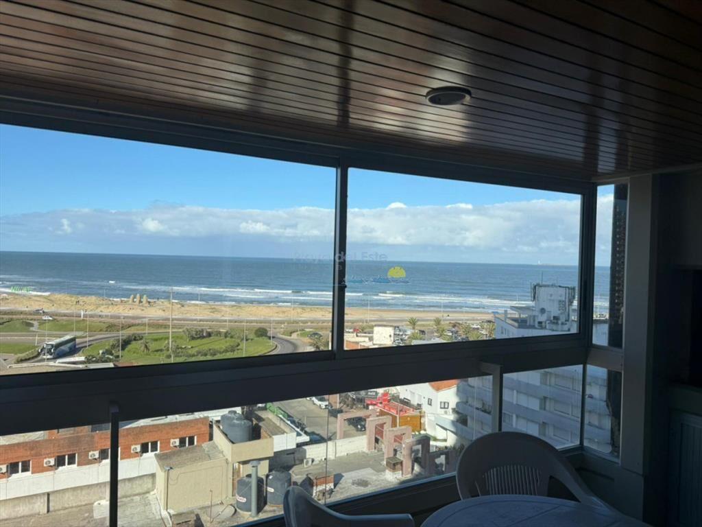 Apartamento de 3 dormitorios en alquiler anual e