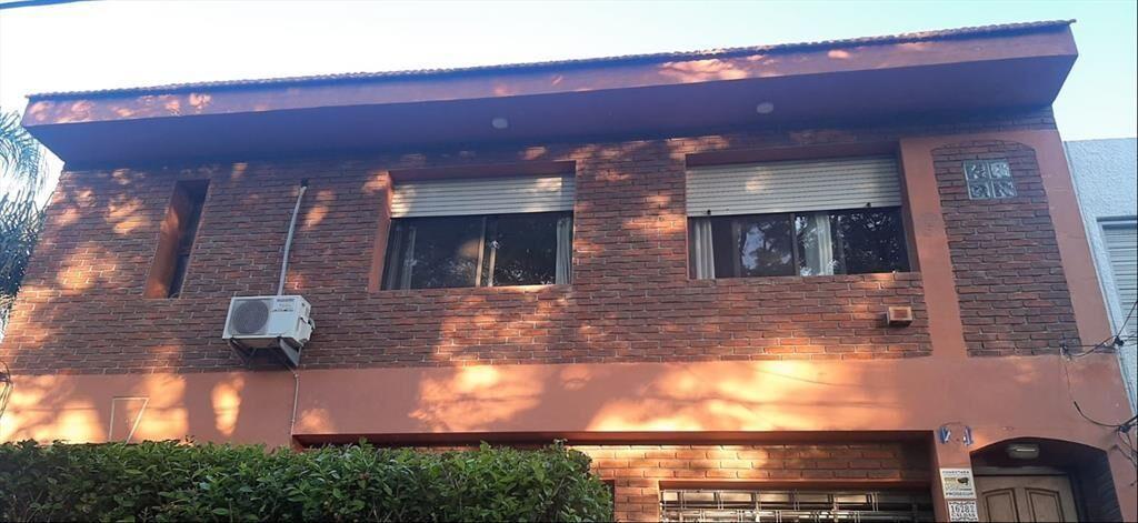 PH con renta, 4 dormitorios, 2 baños,terraza parrillero
