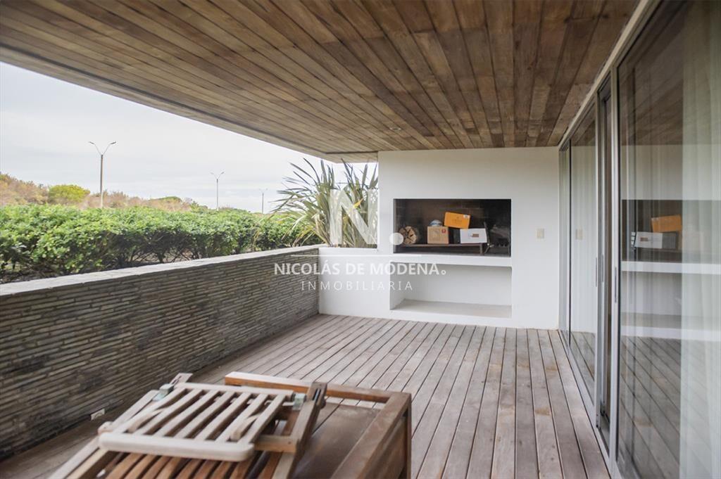 Apartamento En Venta 2 Dormitorios frente al mar. Brava 28