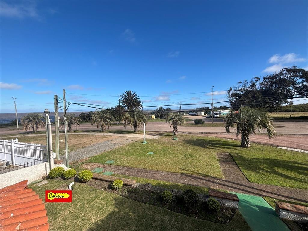 Venta de Casa Frente al mar en Atlántida - 4 dormitorios