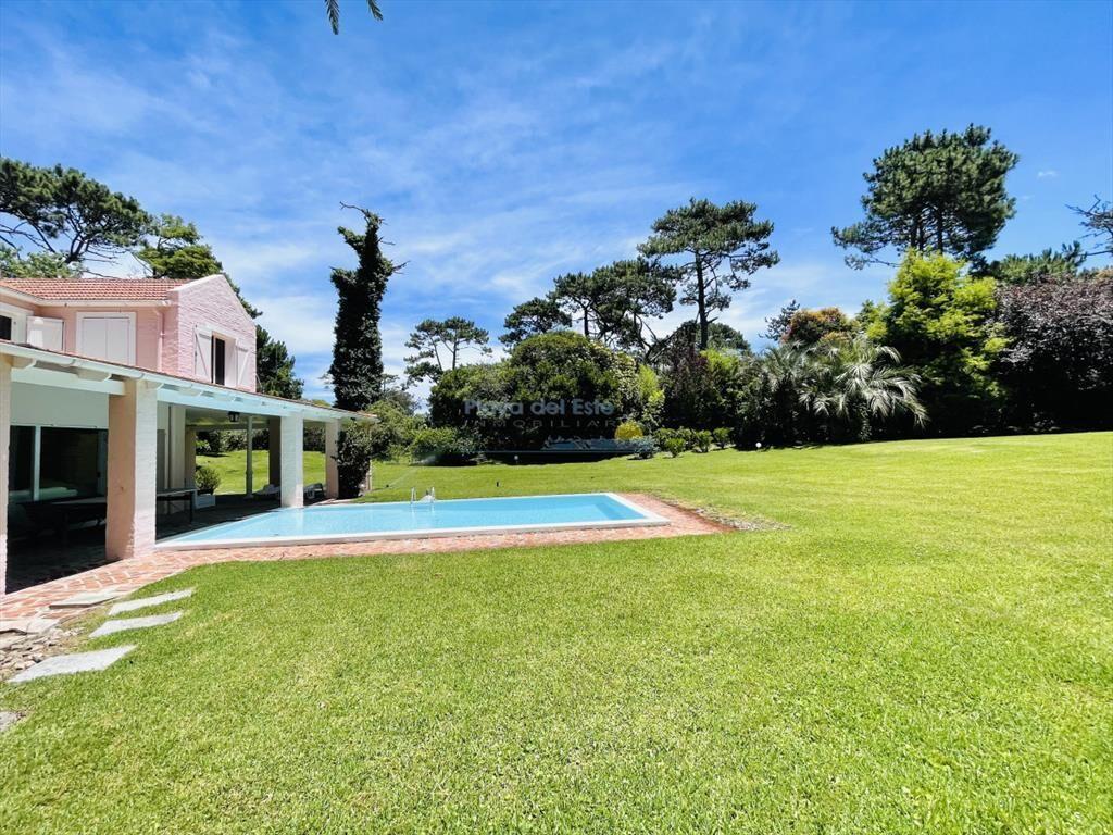 Excelente Casa de 4 Dormitorios en Playa Brava,
