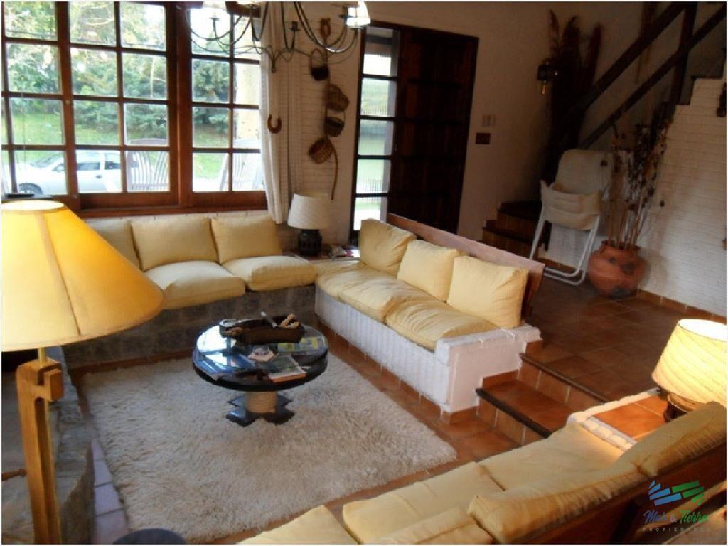 Se alquila casa de 4 dormitorios en Pinares, del