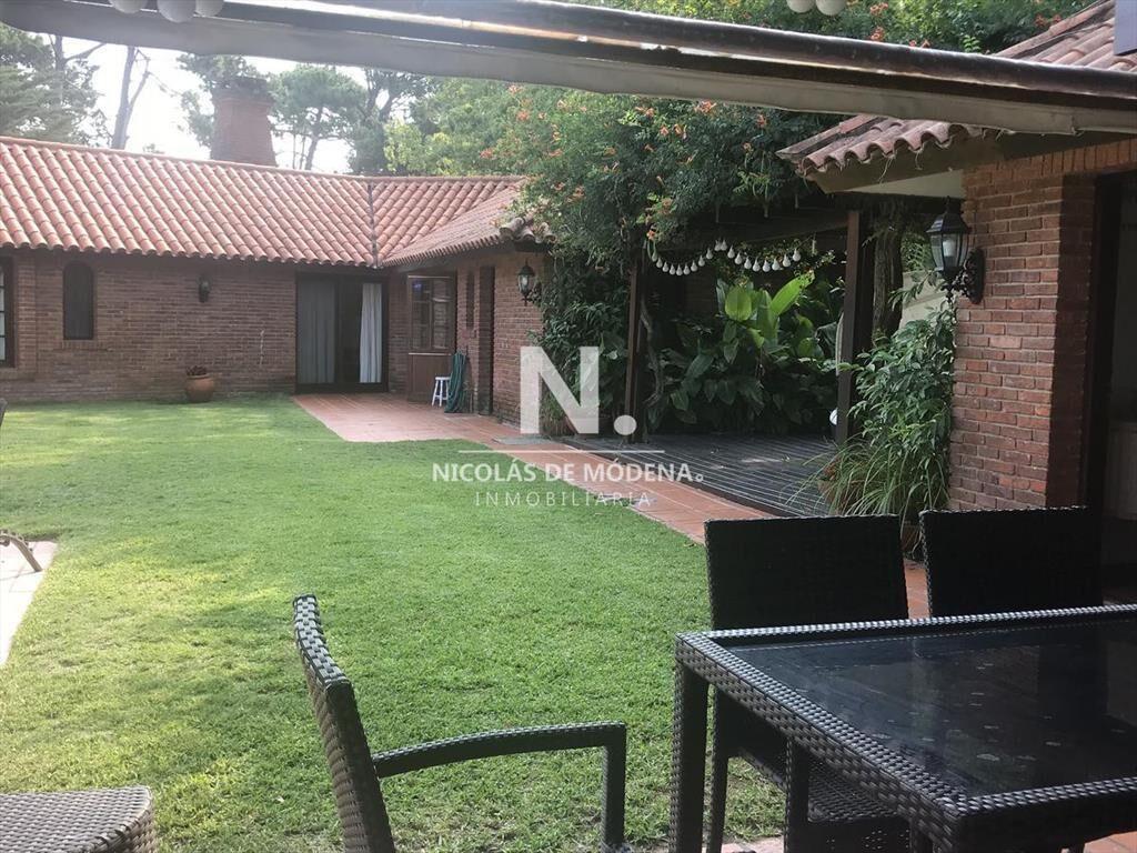 Vende comoda casa de 3 dormitorios, cerca del mar