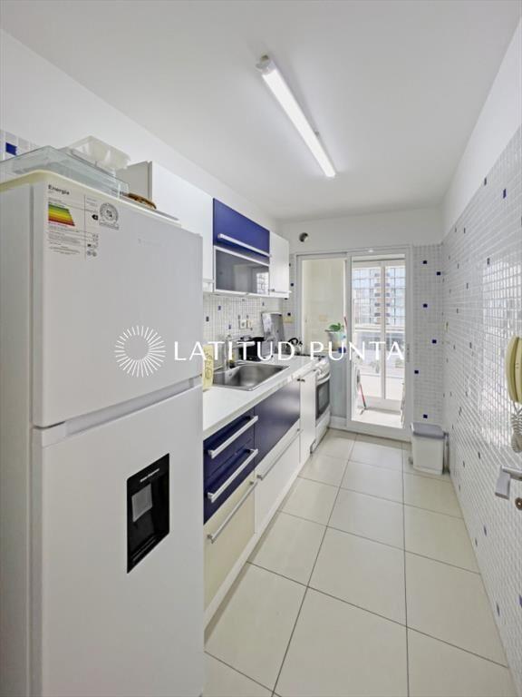 Apartamento en Brava, 2 dormitorios y parrillero