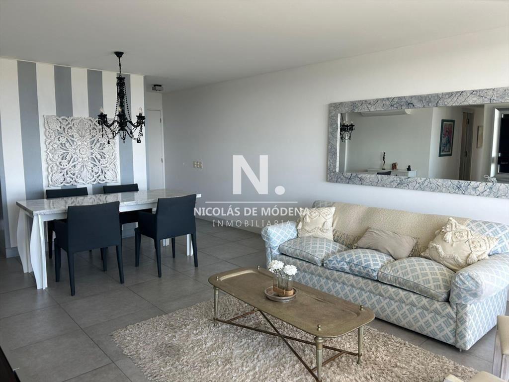 Apartamento en Venta de 2 dormitorios en Av. ,