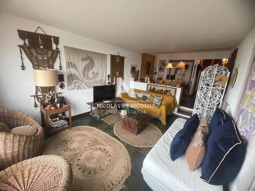 Apartamento de dormitorio y medio en primera de