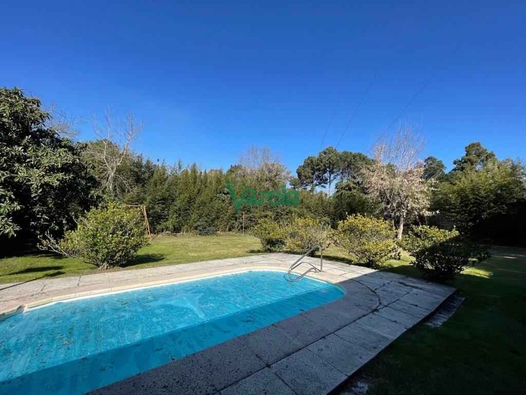 Casa de 4 dormitorios y 3 baños con piscina en