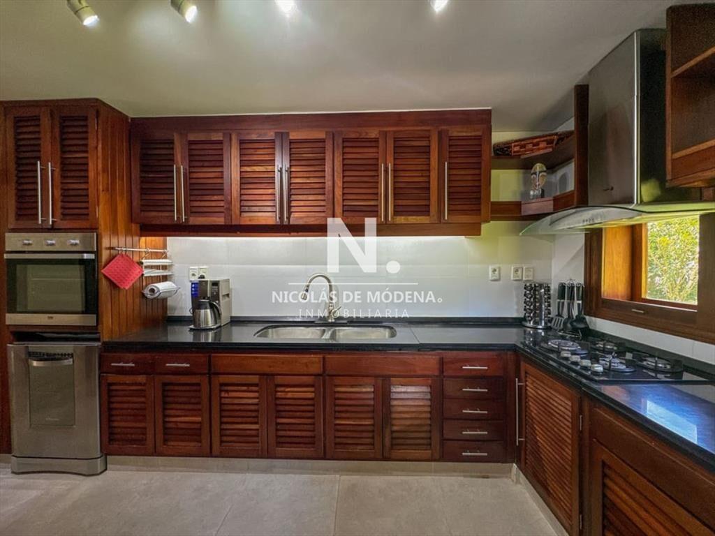 En venta casa de 4 dormitorios, impecable en San